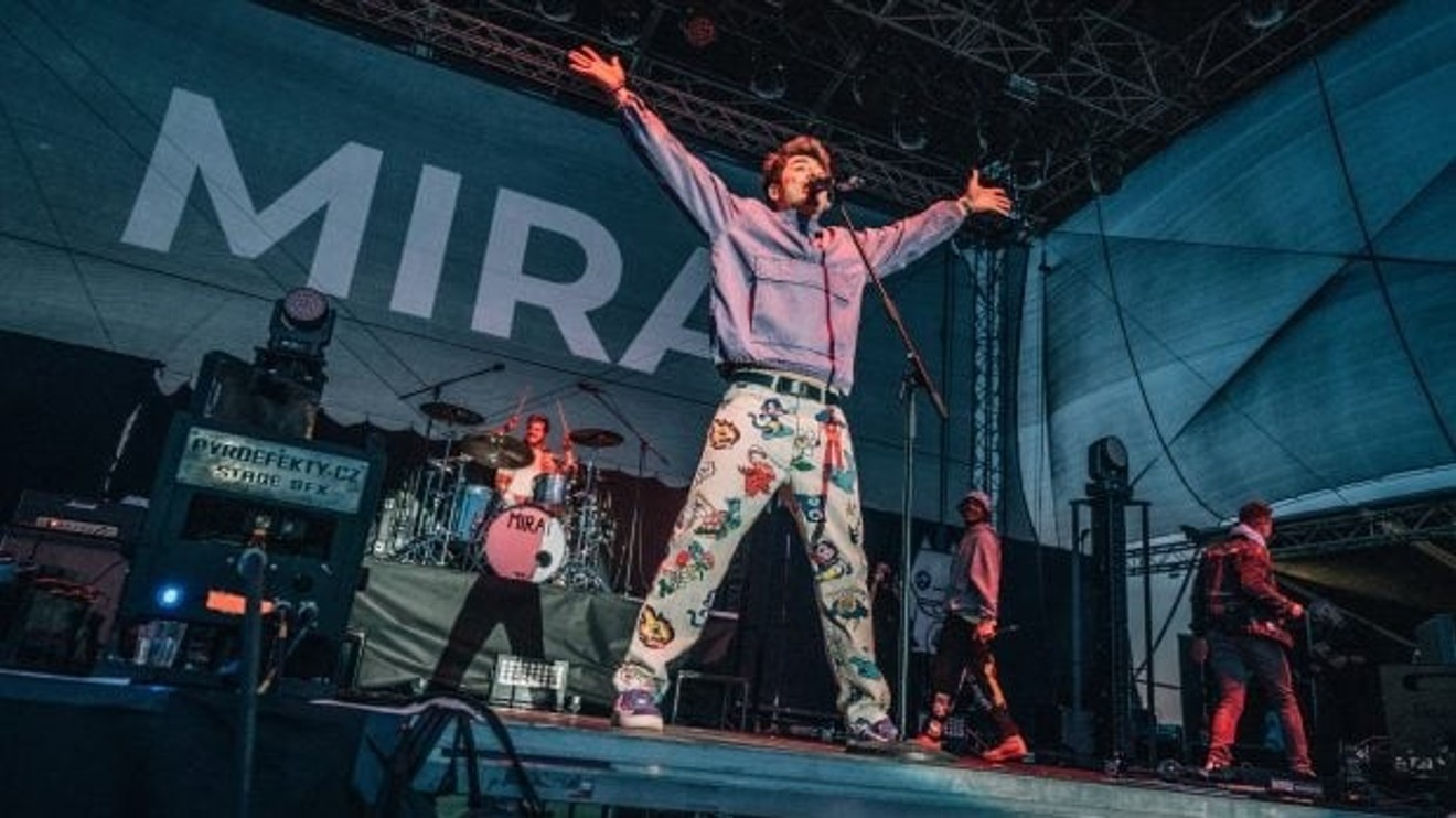 Mirai v O2 areně, Pop-rockové pódium