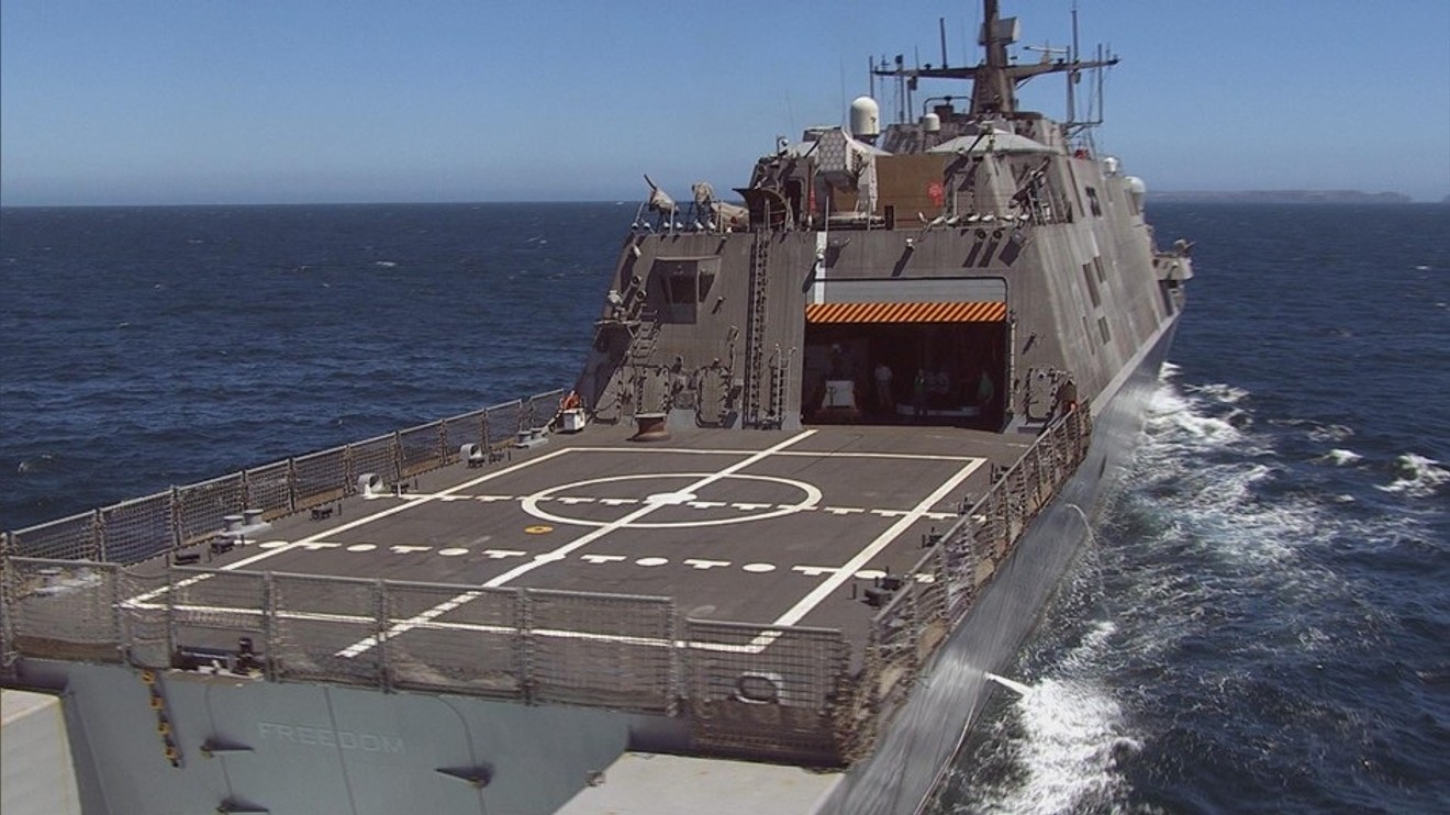 Uvnitř: válečná loď 21. století