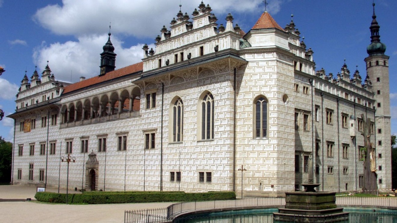 Proměny zámeckého nádvoří