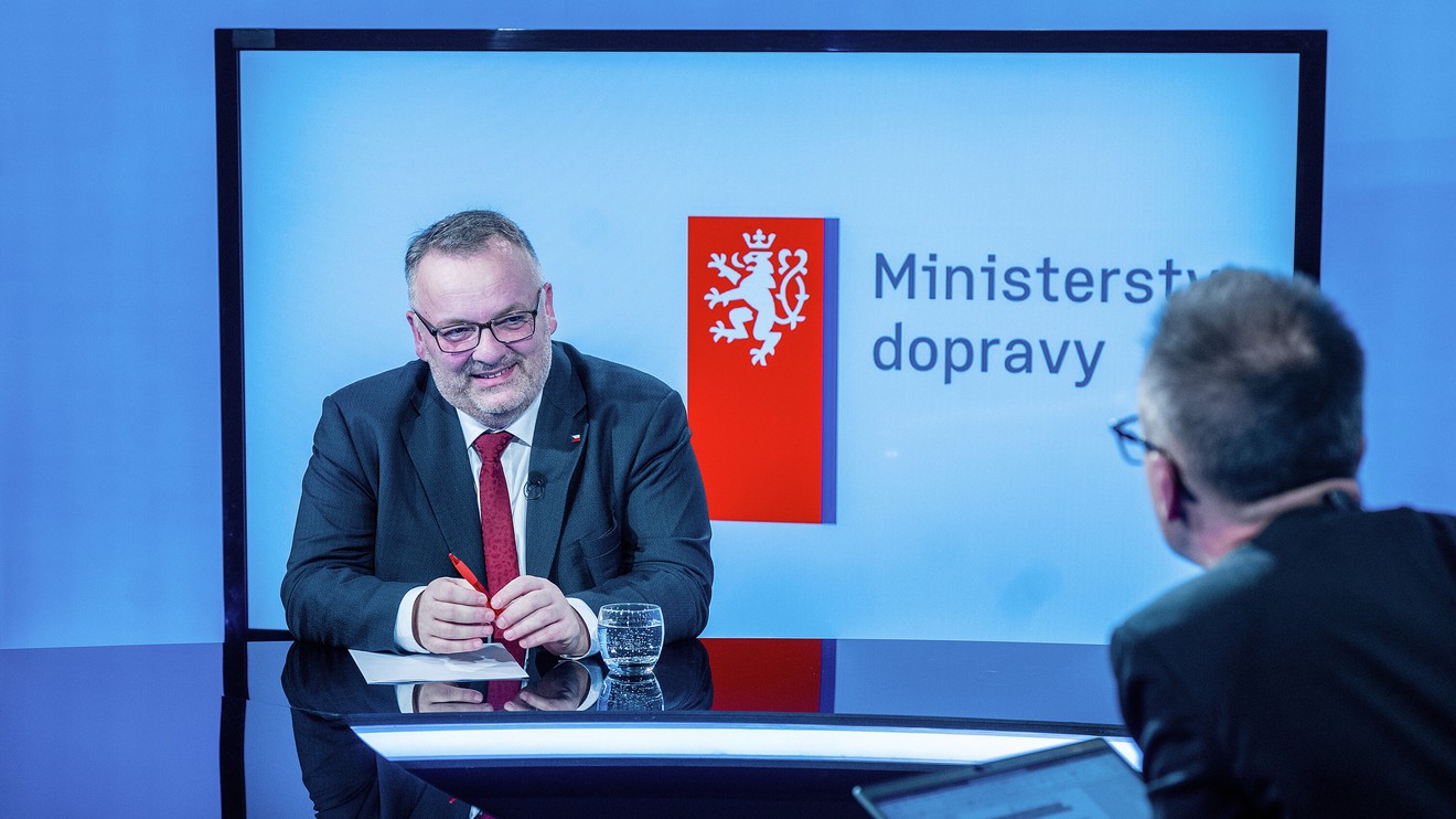 Ministr Bednárik: Zdědil jsem po Kupkovi sekyru 40 miliard. Dálnice ale postavíme