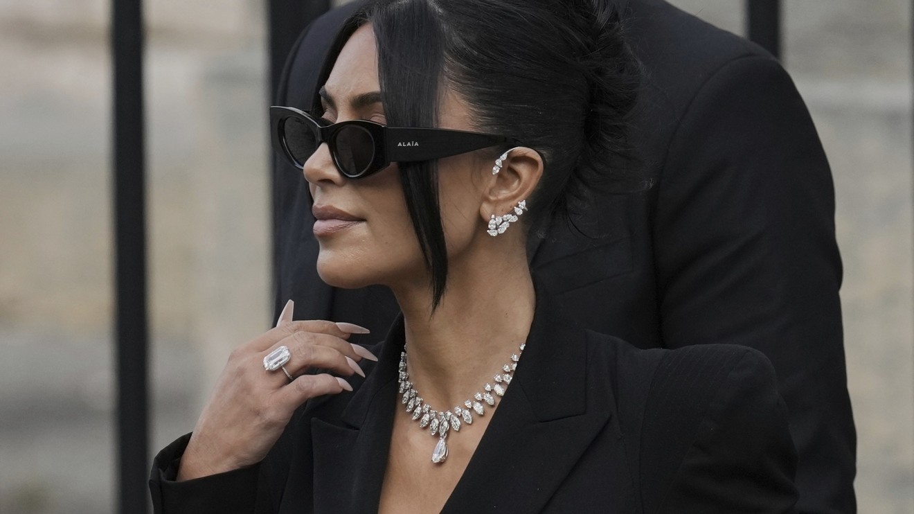 Kdo oloupil Kim Kardashian?