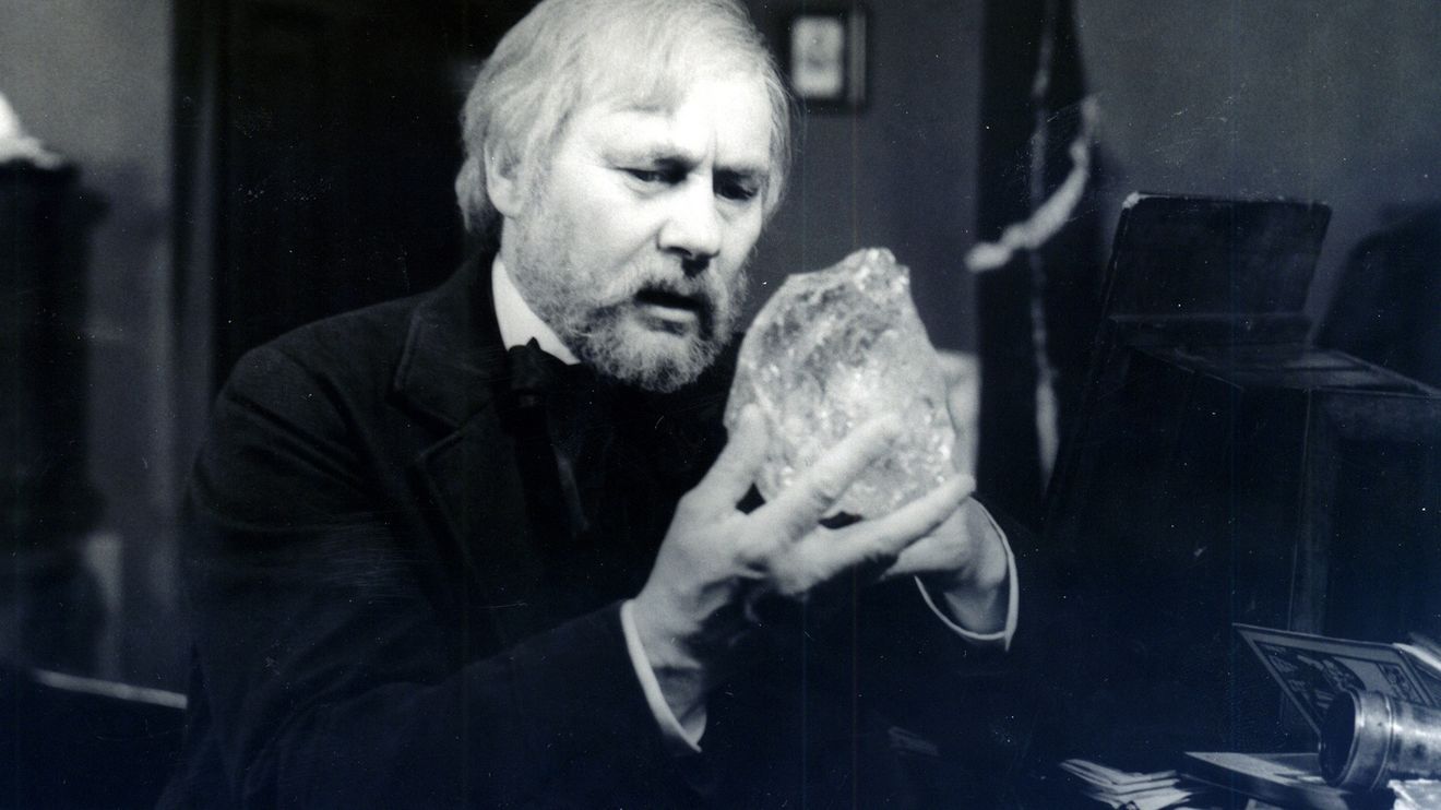 Profesor na bielom koni