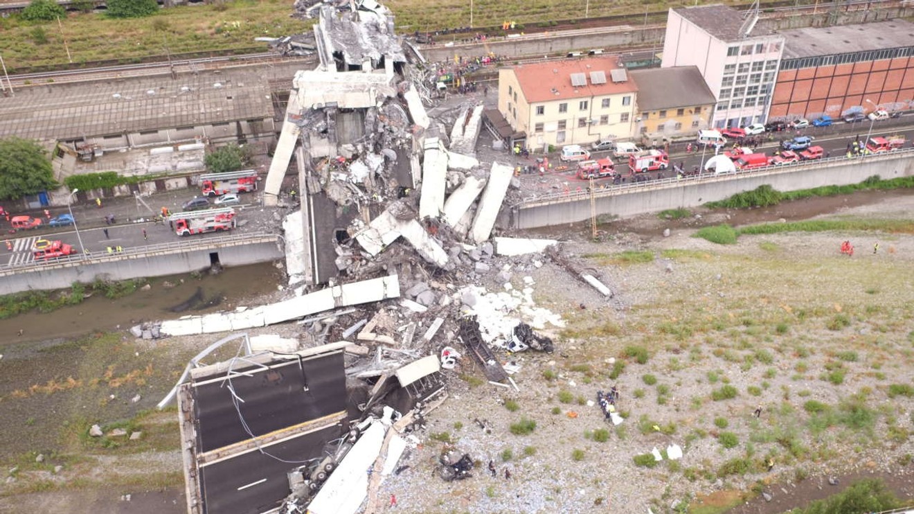 Zřícení mostu v Janově