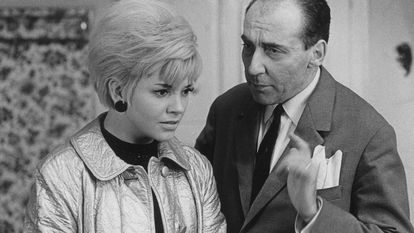 Sedm žen Alfonse Karáska, Pro pamětníky...