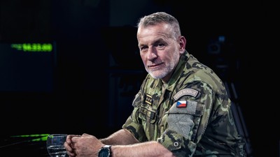 Zavede vojnu? Tyká si s prezidentem? V Rozstřelu je exkluzivně nový šéf armády